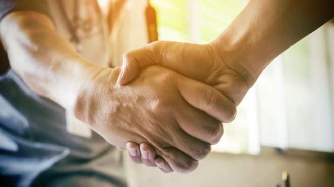 These 10 Tips Will Make You a Business Handshake Pro